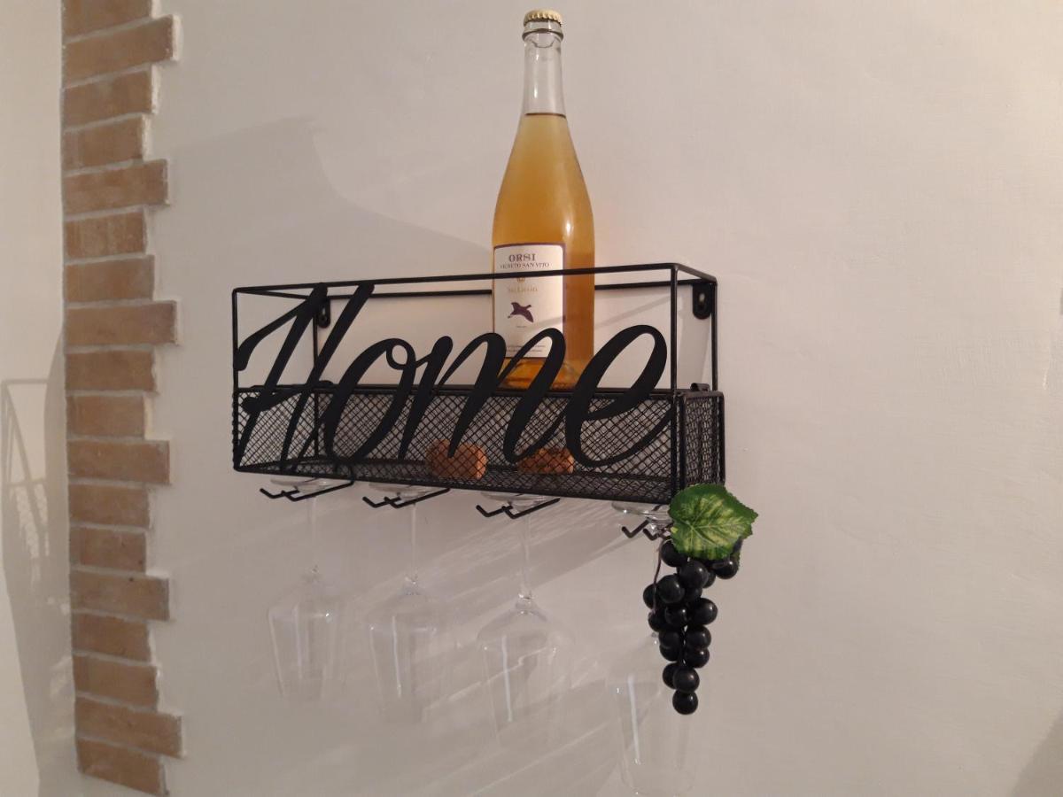 In Vino Veritas Sulmona Luaran gambar
